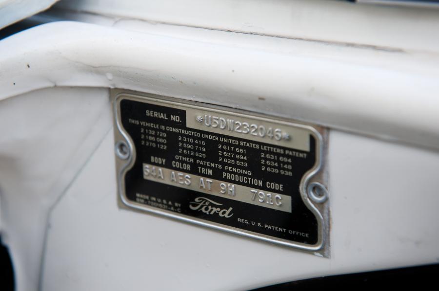  Ford Fairlane Crown Victoria Hardtop 1955 года  (фото 9 из 55)